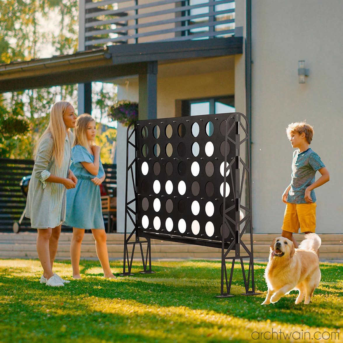 Taşınabilir XXL Connect Four oyunu, yakın görünüm