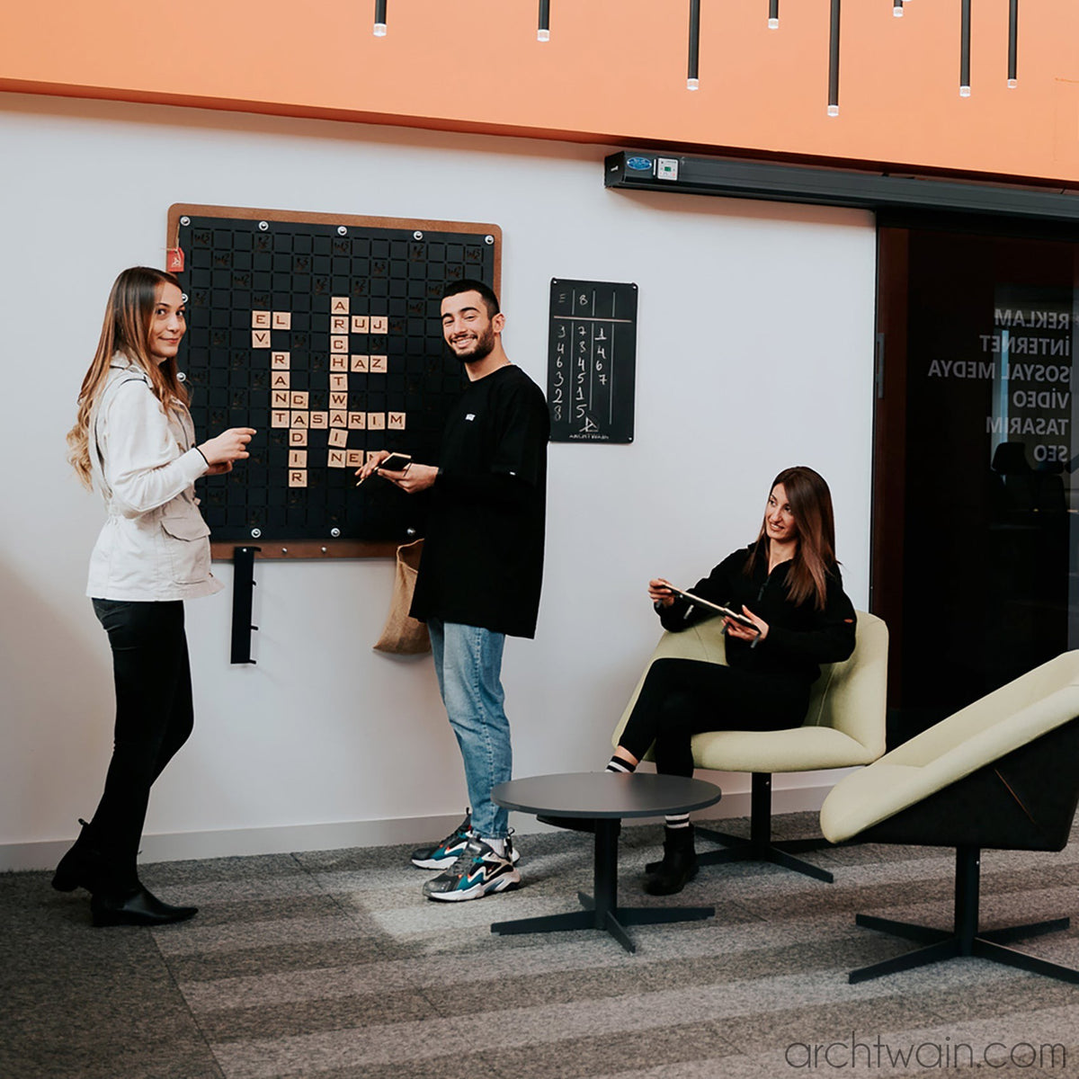 Mega büyük boy duvar kelime oyunu (Scrabble)