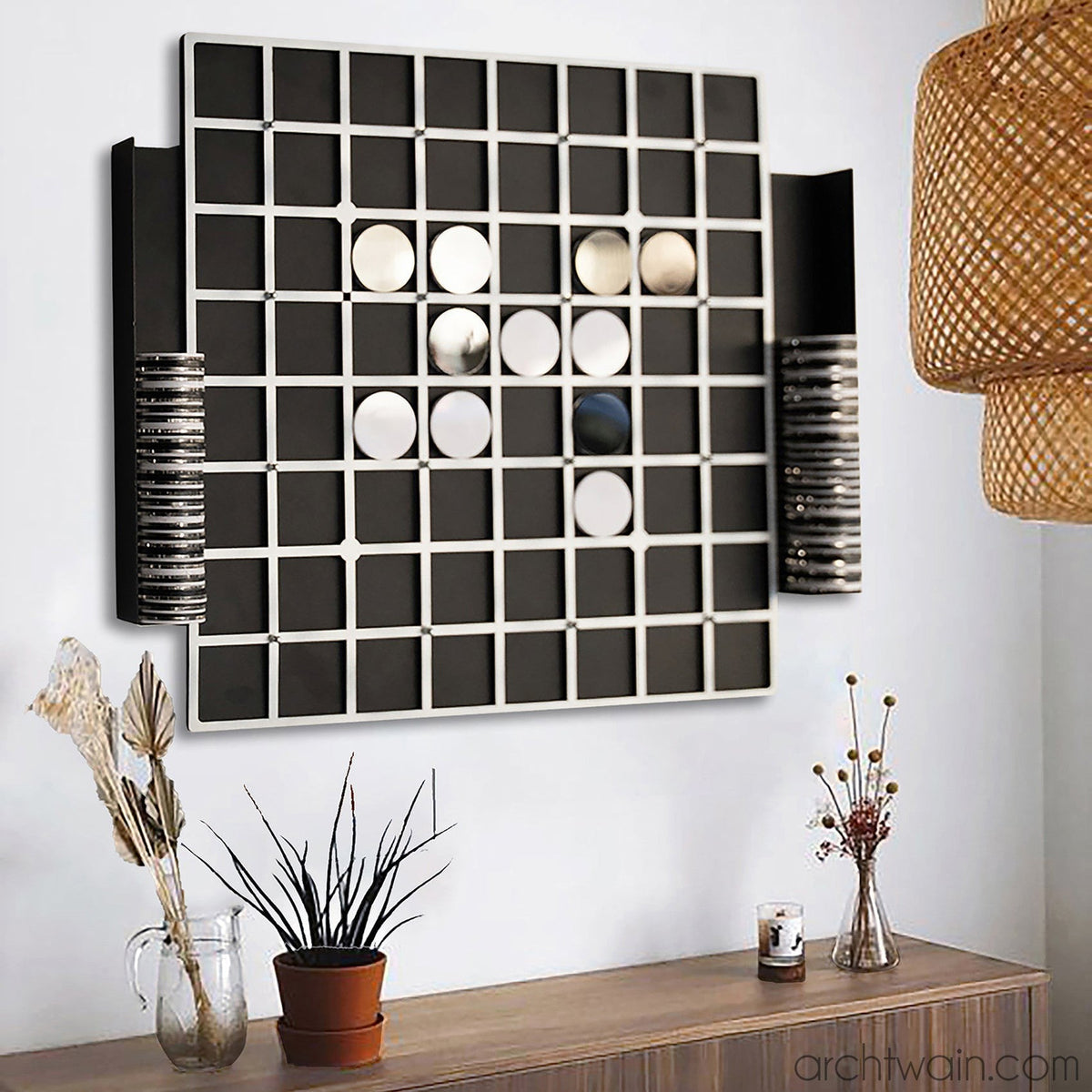 Salon duvarında Othello Reversi oyunu