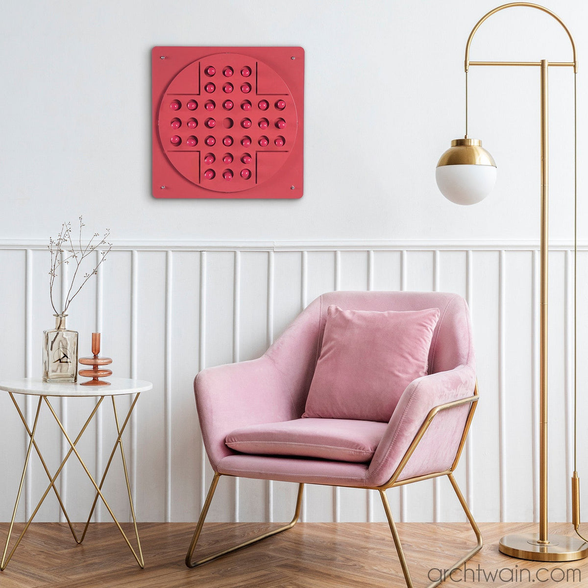 Salon duvarında pembe Solo Test oyunu