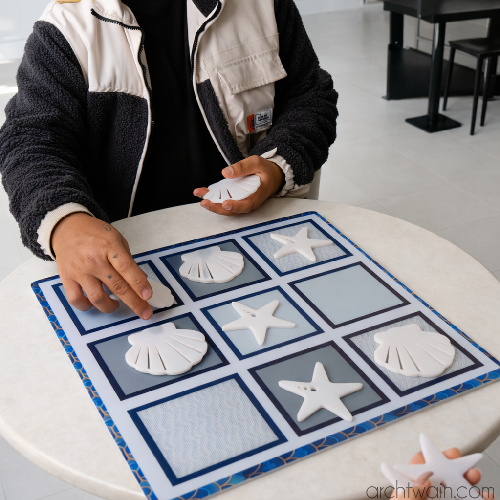 Masaüstü Marina tic tac toe oyunu, üstten görünüm